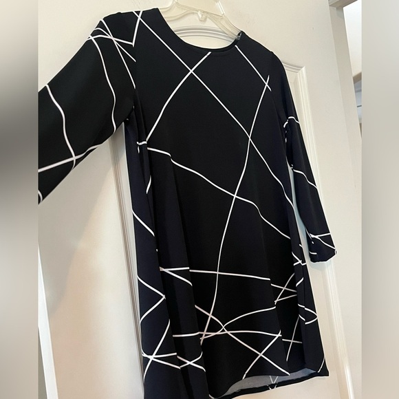 Alfani Black and White Graphic 3/4 Sleeve Tunic Style Petite Small - Picture 4 of 10